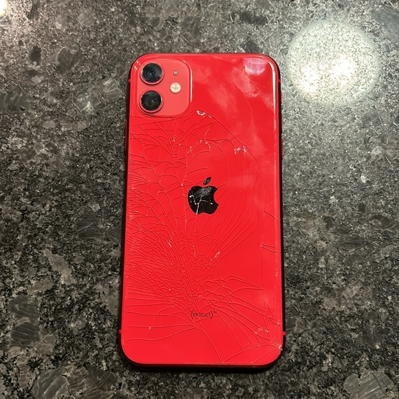 Red iPhone 11 - Picture 2 of 5
